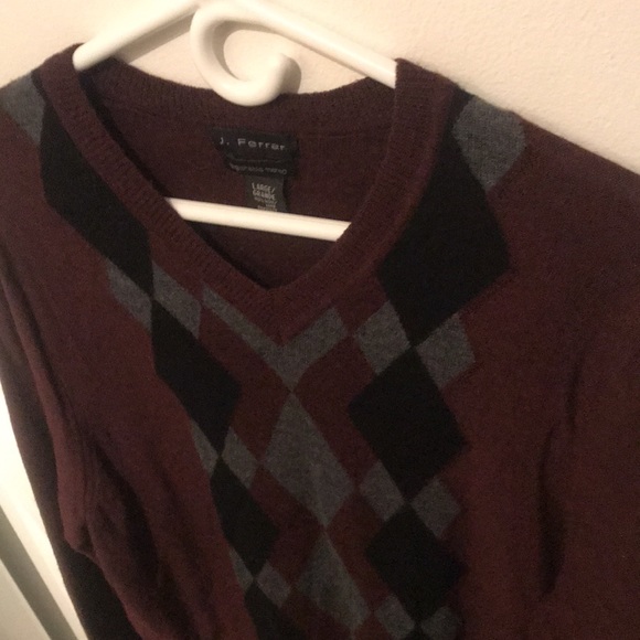 Classy J. Ferrar 100% Washable Merino Wool Burgundy Sweater with Diamond Pattern - Picture 3 of 6